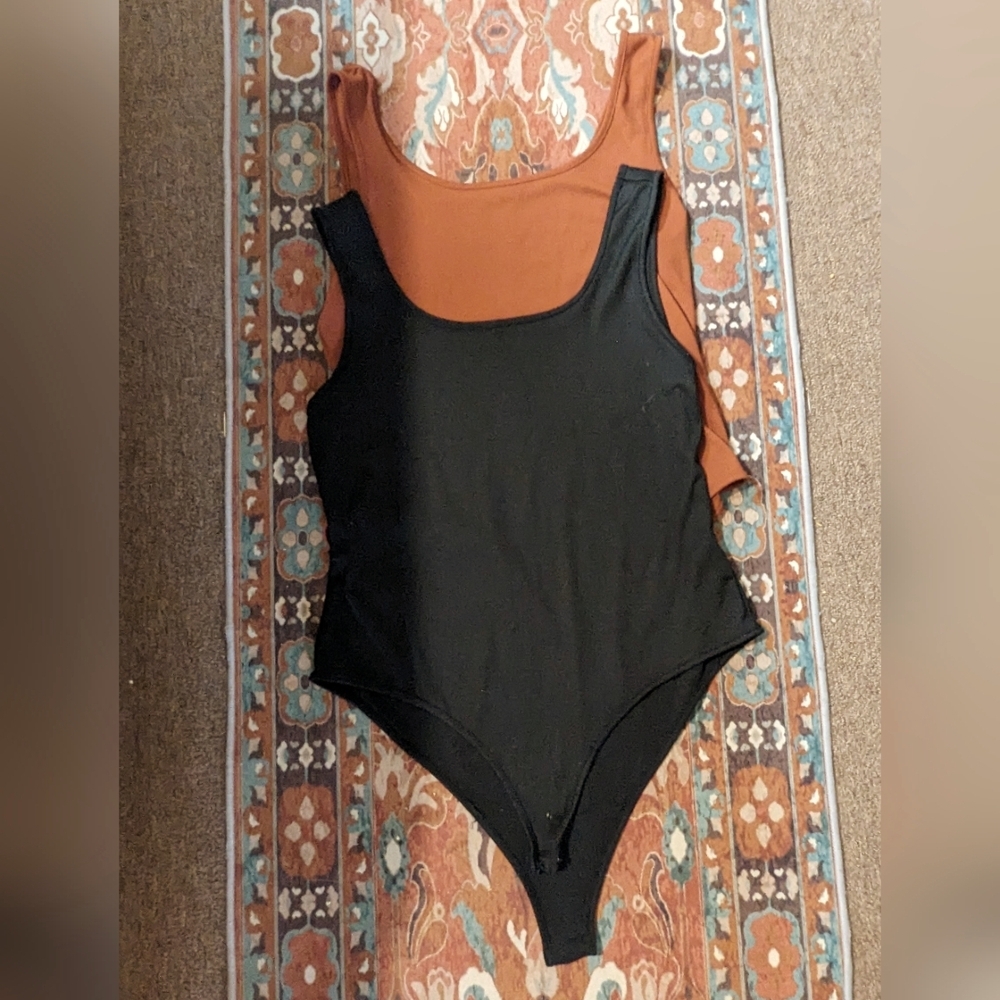 Set of 2 bodysuits XL